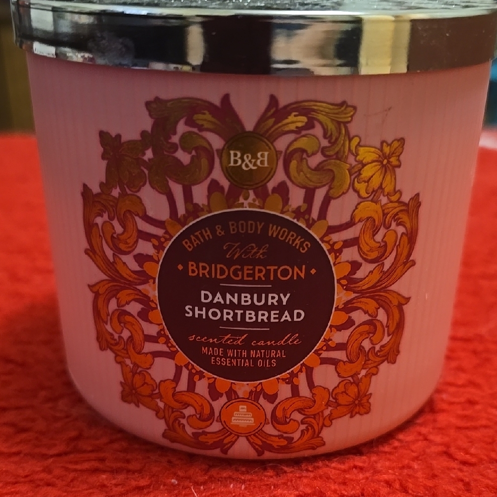 Bath & Body Works Bridgerton Danbury Shortbread Scented Candle - Pink